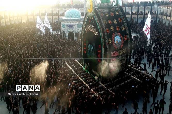 عزاداری و نخلبرداری مردم حسینی اشکذر در روز عاشورا