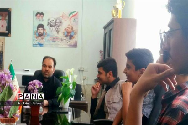 تجلیل از خبرنگاران فعال پسر پانا کاشمر