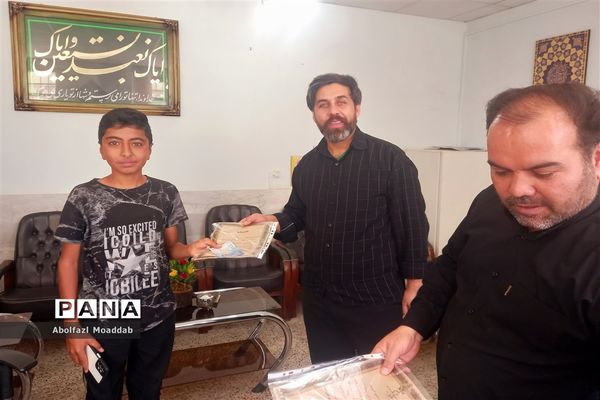 تجلیل از خبرنگاران فعال پسر پانا کاشمر