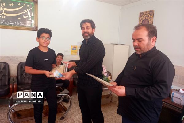 تجلیل از خبرنگاران فعال پسر پانا کاشمر