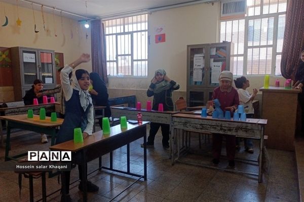 برگزاری کلاس‌های آموزشی ‌بازی‌های فکری رویش در دبستان شهیدان بهاری ‌شیراز