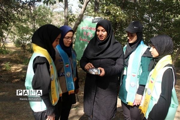 کارگاه جهت‌یابی در اردوی استانی یاورمربیان دختر شهرستان‌های استان تهران
