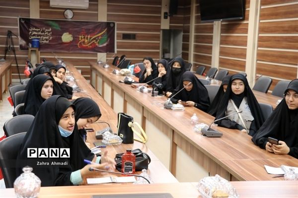 جلسه ایده‌پردازی در سازمان دانش‌آموزی خراسان رضوی