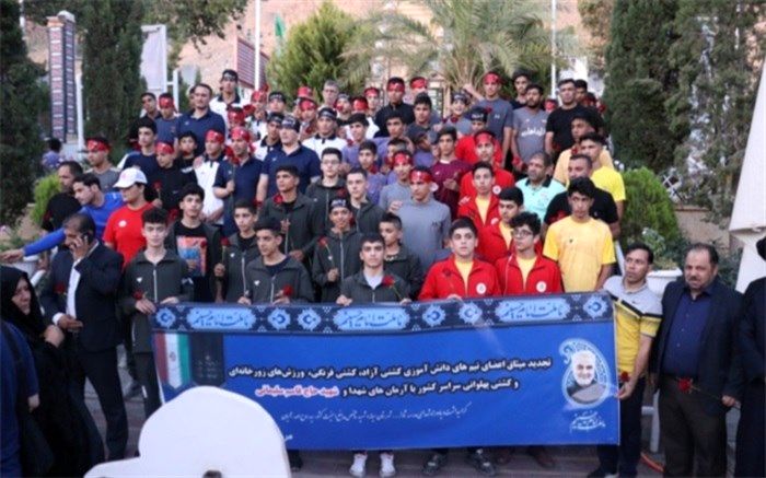 ادای احترام ‌دانش‌آموزان ورزشکار به مقام شامخ شهیدسلیمانی