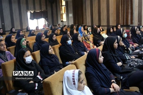 کارگاه توانمندسازی دانش‌آموزان جدیدالورود در شهرستان‌قرچک