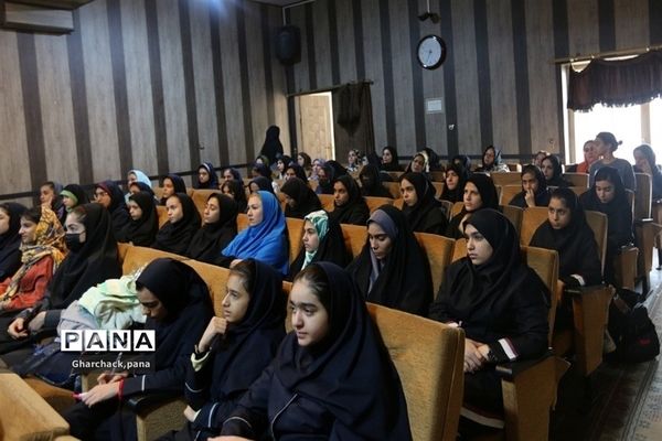 کارگاه توانمندسازی دانش‌آموزان جدیدالورود در شهرستان‌قرچک