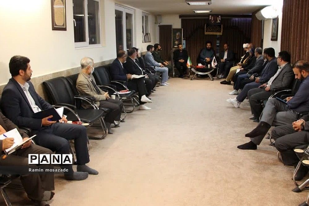 جلسه شورای فرهنگ عمومی در دفتر امام‌جمعه رودهن با حضور مسئولان منطقه