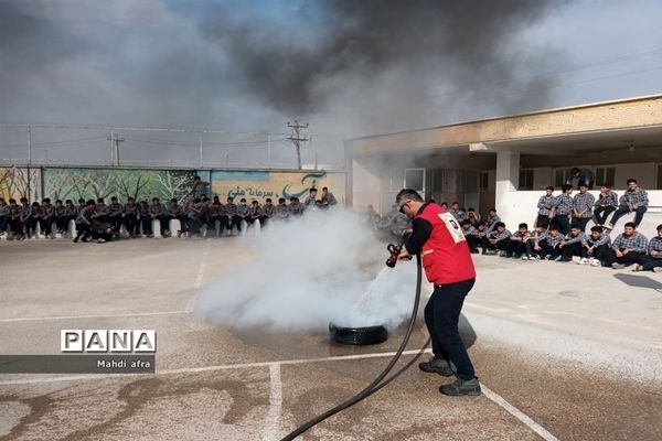 برگزاری مانور پدافند غیرعامل در دبیرستان شاهد امام جواد (ع) بهبهان