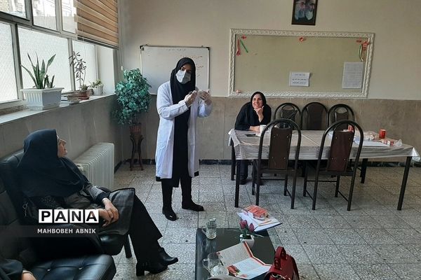افتتاحیه طرح مکمل یاری با قرص آهن در دبیرستان اولیا ۳ کهریزک