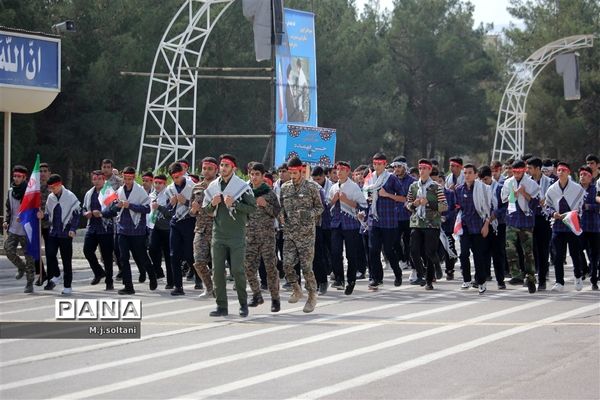 صبحگاه مشترک ۳۰۰۰ دانش‌آموزان در دانشکده امیرالمومنین (ع) اصفهان