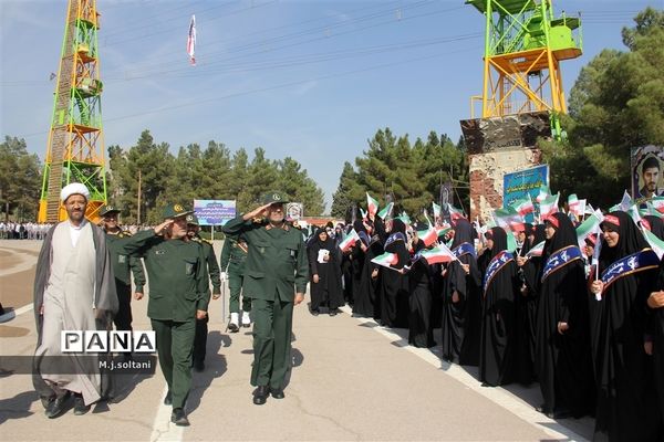 صبحگاه مشترک ۳۰۰۰ دانش‌آموزان در دانشکده امیرالمومنین (ع) اصفهان