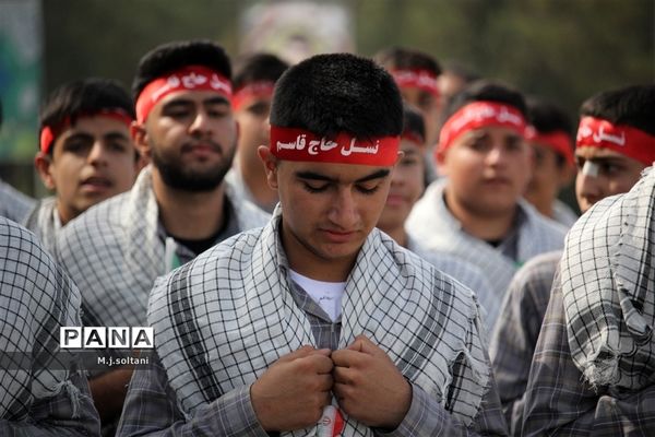 صبحگاه مشترک ۳۰۰۰ دانش‌آموزان در دانشکده امیرالمومنین (ع) اصفهان