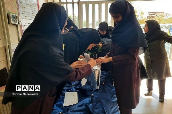انتخابات  شورای دانش‌آموزی در مدرسه زهره خبازی شهرستان دماوند