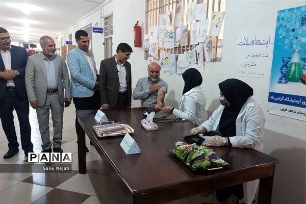 گرامیداشت هفته ملی آزمایشگاه در دبیرستان شاهد فیض ناحیه 3 شیراز