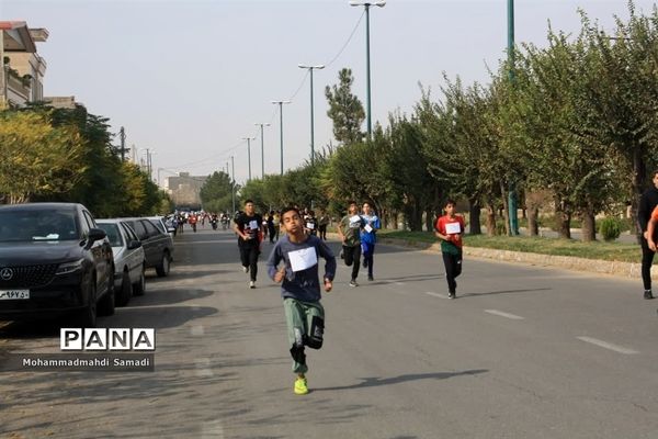 مسابقات دو و میدانی دانش‌آموزان شهرستان دلیجان