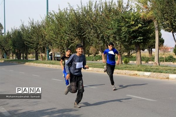 مسابقات دو و میدانی دانش‌آموزان شهرستان دلیجان