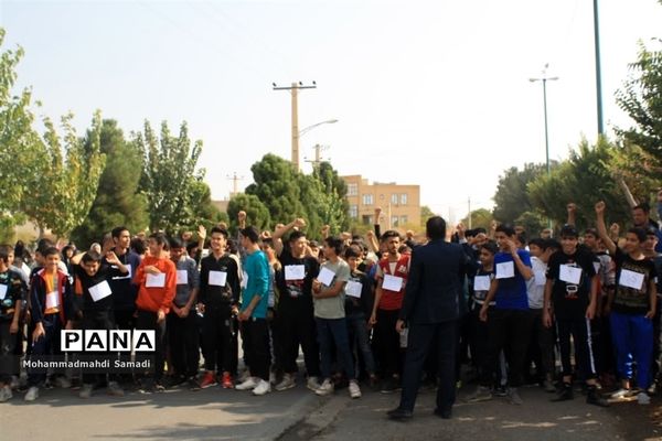 مسابقات دو و میدانی دانش‌آموزان شهرستان دلیجان