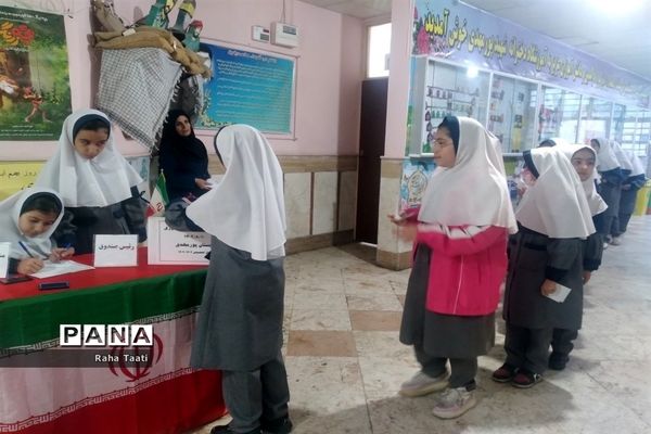 انتخابات شورای دانش‌آموزی در مدرسه شهید پورمهدی شهر اراک