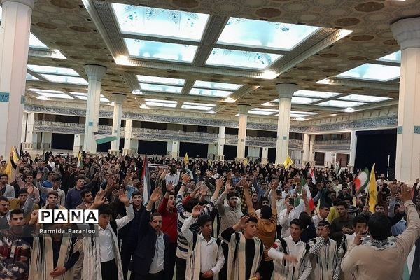 گردهمایی فرهنگی و معرفتی دانش‌آموزان شب قبل از دیدار با مقام معظم رهبری