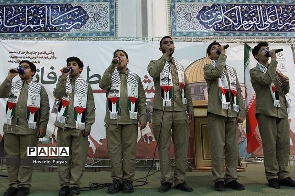 همایش دانش‌آموزی در مصلی بزرگ امام خمینی(ره) قبل از دیدار با مقام معظم رهبری