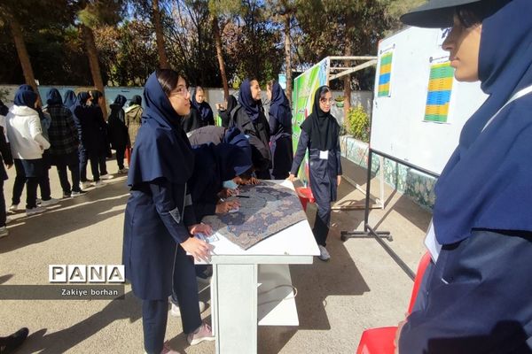 انتخابات شورای دانش‌آموزی در دبیرستان فرزانگان دوره دوم