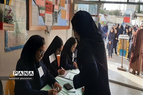 انتخابات شورای دانش‌آموزی در دبیرستان هدف عباس‌آباد