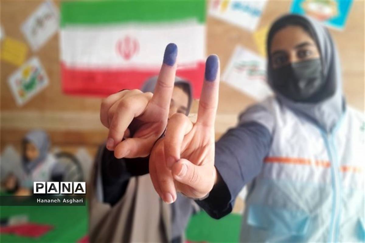اجرای انتخابات شورای دانش‌آموزی در دبیرستان ناحیه یک مشهد/فیلم