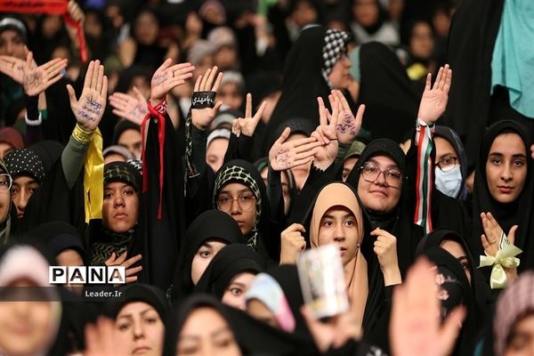 دیدار هزاران نفر از دانش‌آموزان و دانشجویان با مقام معظم رهبری