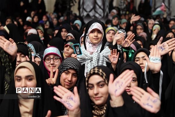 دیدار هزاران نفر از دانش‌آموزان و دانشجویان با مقام معظم رهبری