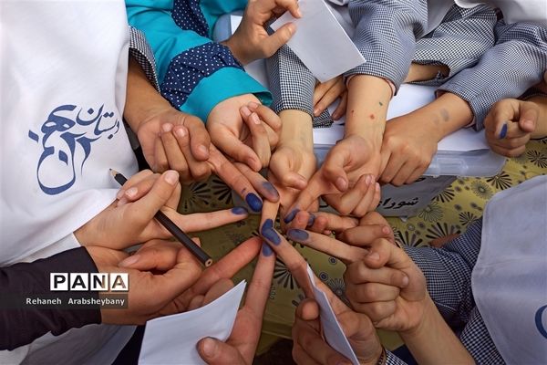 انتخابات شورای دانش‌آموزی در مدارس شهرستان آباده