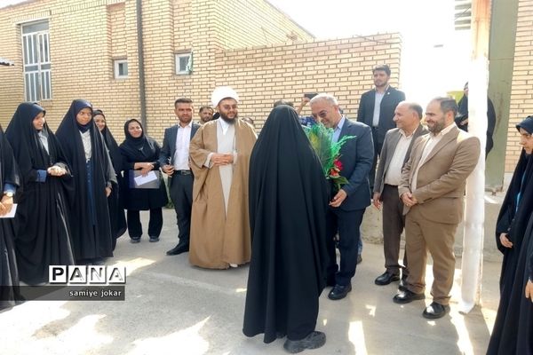 بازدید مدیرکل آموزش و پرورش فارس از مدارس شهرستان سروستان