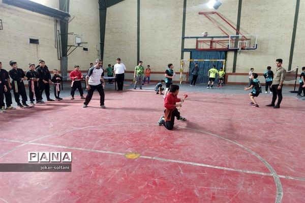 حضور مدیرکل آموزش و پرورش استان فارس در بین دانش‌آموزان ورزشکار شهرستان سروستان