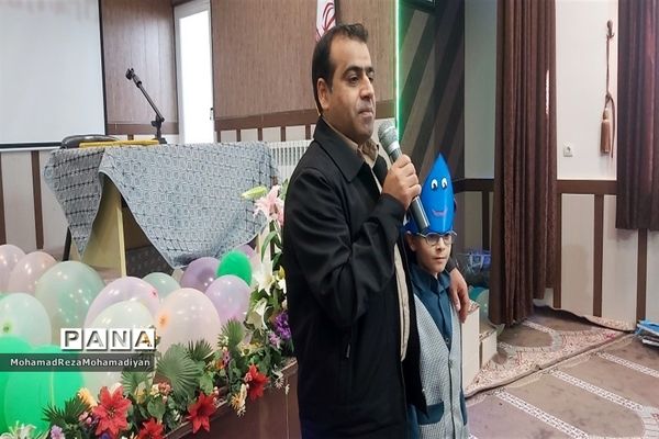 برگزاری جشن آب در دبستان شاهد آقا مصطفی خمینی (ره)کاشمر