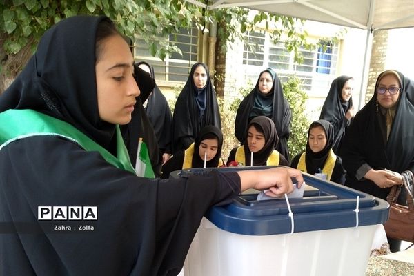 برگزاری بیست و ششمین‌،‌دوره‌ انتخابات شورای دانش‌آموزی در دبیرستان شهید ملاآقایی