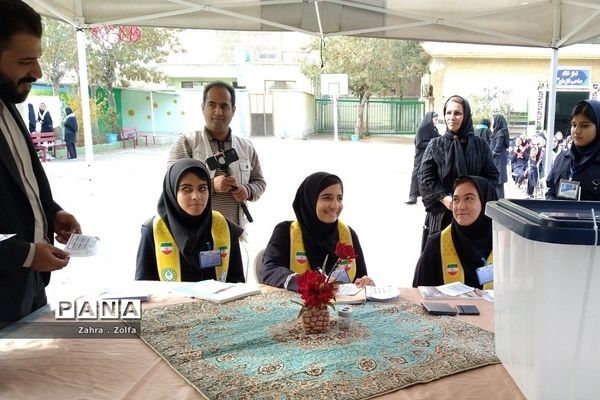 برگزاری بیست و ششمین‌،‌دوره‌ انتخابات شورای دانش‌آموزی در دبیرستان شهید ملاآقایی