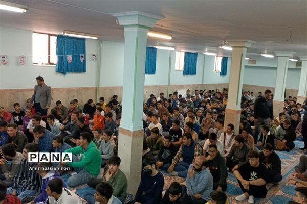 گرامیداشت هفته بسیج در هنرستان موثق‌ پور