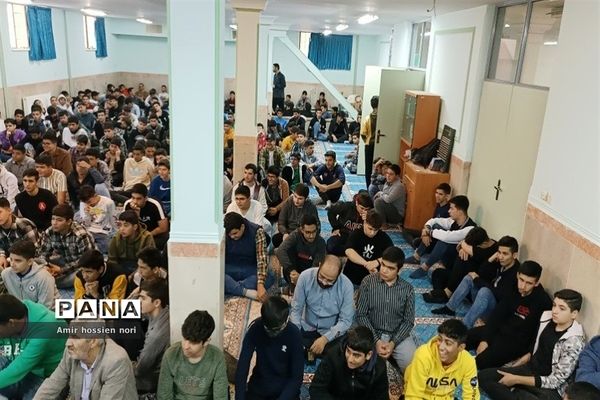 گرامیداشت هفته بسیج در هنرستان موثق‌ پور