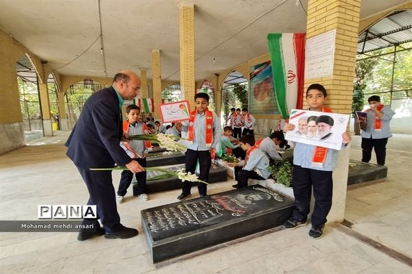 میثاق دانش‌آموزان ناحیه دو شیراز با شهدا به‌مناسبت هفته بسیج دانش آموزی