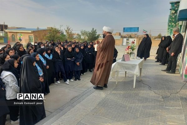 دیدار نماینده ترشیز با دانش‌آموزان دبیرستان حضرت مریم شهرستان کاشمر