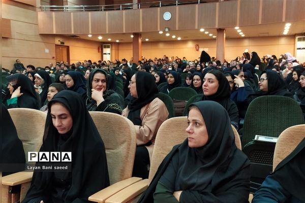 مراسم تجلیل از برگزیدگان علمی خانواده‌های ایثارگران در شیراز