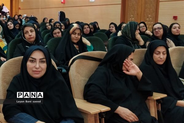 مراسم تجلیل از برگزیدگان علمی خانواده‌های ایثارگران در شیراز