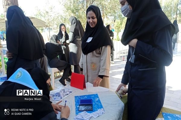 برگزاری انتخابات شورای دانش‌آموزی در دبیرستان شاهد مطهره