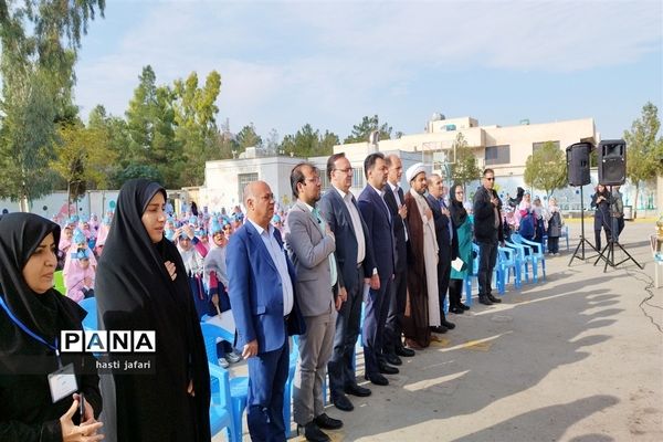 پانزدهمین جشنواره  واژه آب به همراه نواخته شدن زنگ آب در دبستان دخترانه ستایش شهر بهارستان