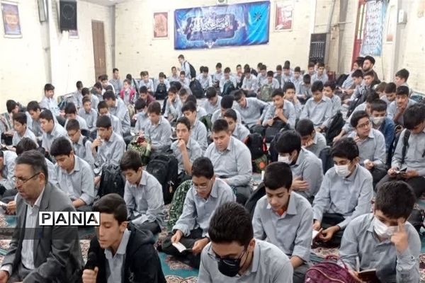 مراسم دعای توسل در دبیرستان شهید بهشتی ناحیه ۲ ری