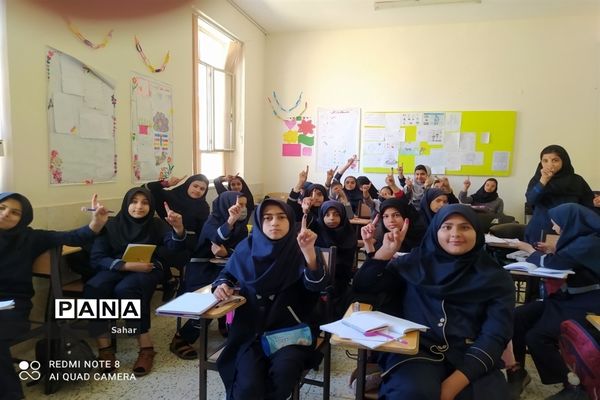 انتخابات شورای دانش‌آموزی در دبستان پانزده خرداد شهرستان کاشمر