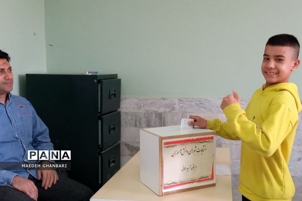 برگزاری انتخابات شورای دانش‌آموزی در مدارس پسرانه شهرستان پردیس