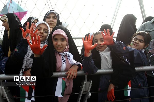 پویش  دانش‌آموزی پرواز بادبادک‌ها برای کودکان غزه