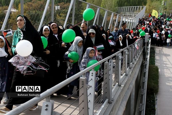 پویش  دانش‌آموزی پرواز بادبادک‌ها برای کودکان غزه