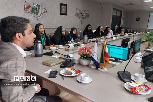 جلسه آشنایی دانش‌آموزان خبرنگار با خبرنویسی