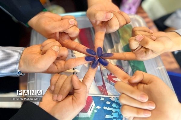 اجرای انتخابات شورای دانش‌آموزی در دبیرستان آرمینه مصلی نژاد ناحیه ۶ مشهد